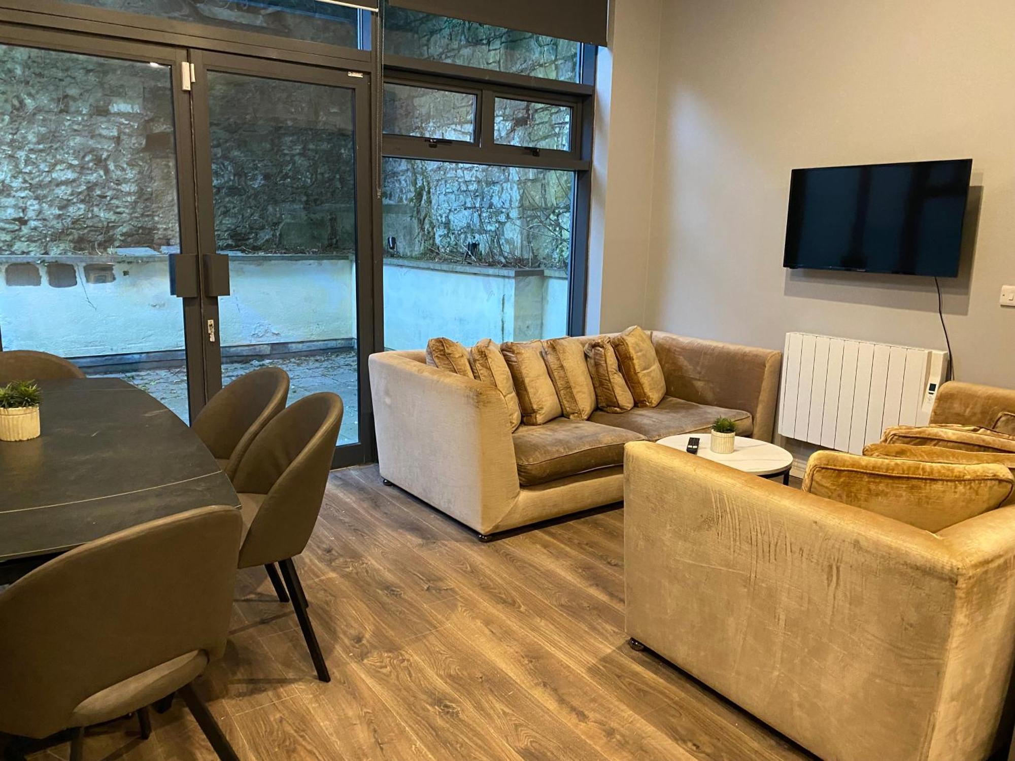 Madison House Aparthotel Голуей Екстериор снимка